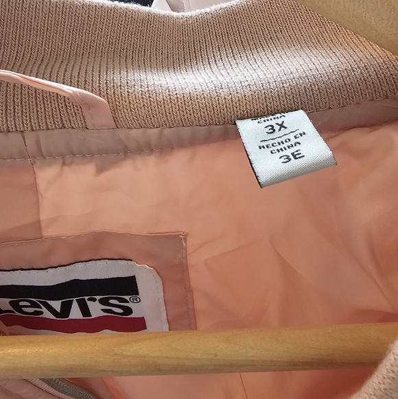 Levi's Pink Jacket - Picture 6 of 6